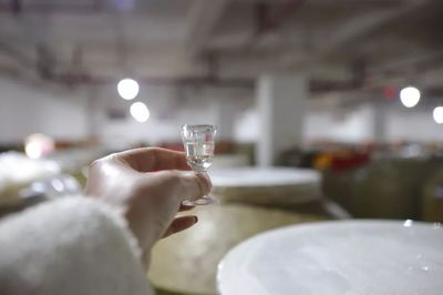 沉浸酱香 探秘茅台酒的生产奥秘与独特魅力